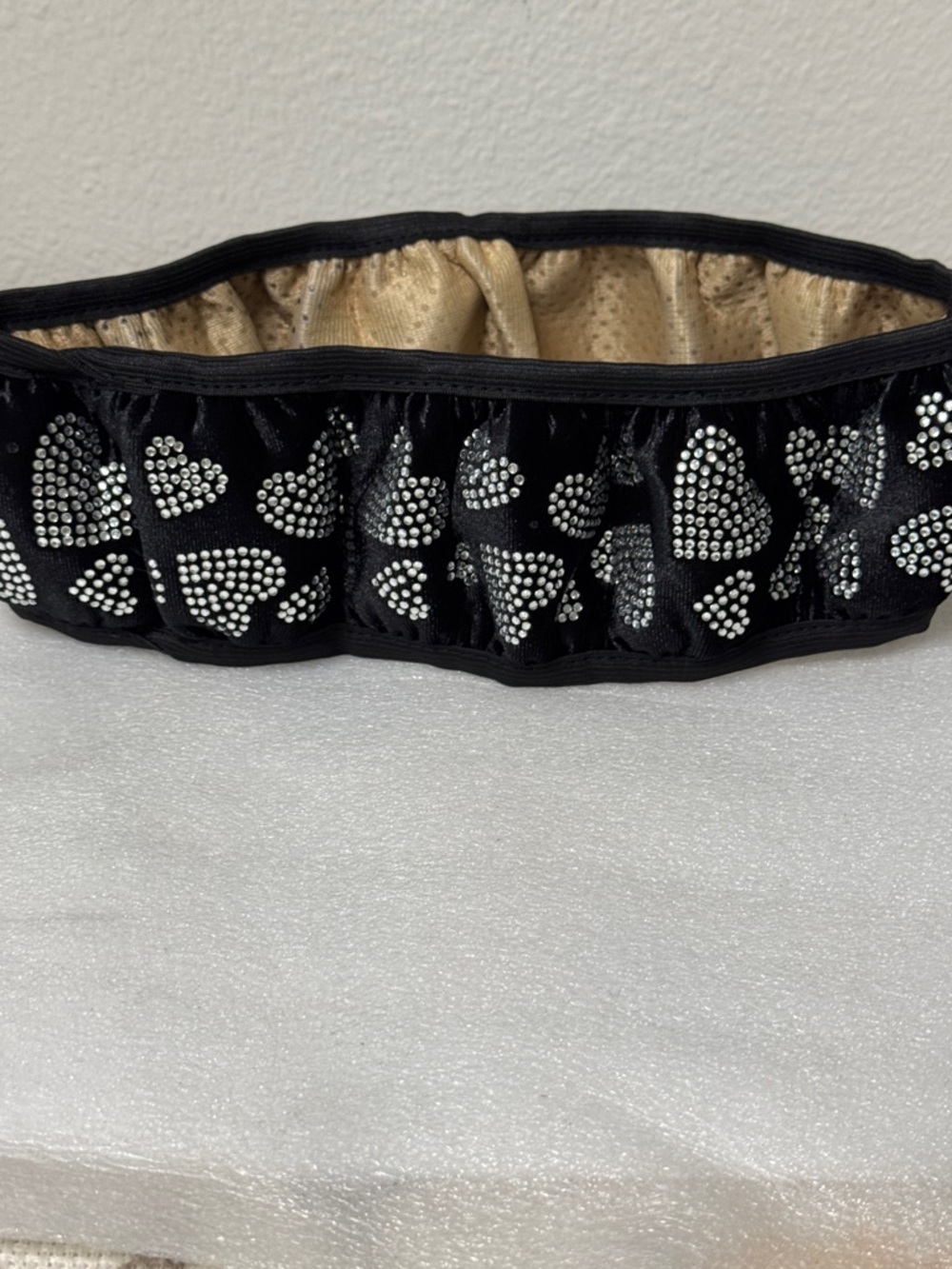 🖤✨ Black Velvet Steering Wheel Cover with Rhinestone Hearts - Picture 7 of 8